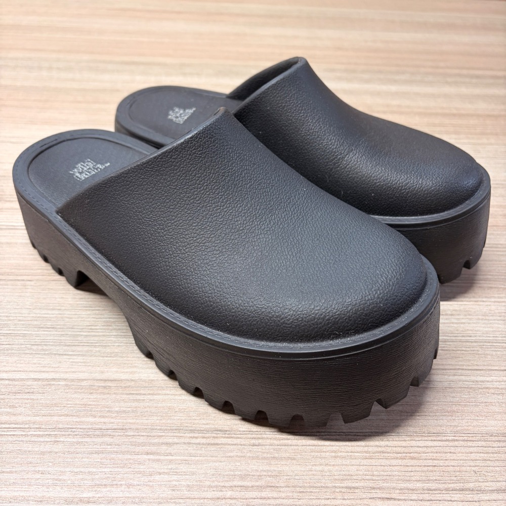 Chunky Platform Clogs NWOT Goth Grunge 90s Brat Emo Edgy 7.5